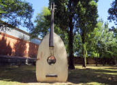 Elemento Escultórico a Guitarra