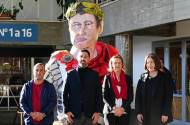 Escultura alusiva a César Augusto instalada no Centro Coordenador de Transportes