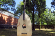 Elemento Escultórico a Guitarra