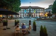 Braga isenta comércio e restauração de taxas e licenças municipais