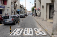 Município avança com reordenamento do tráfego e estacionamento na Rua do Raio