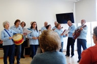 Grupo de Cantares do Banco Local de Voluntariado anima utentes da Casa do Areal