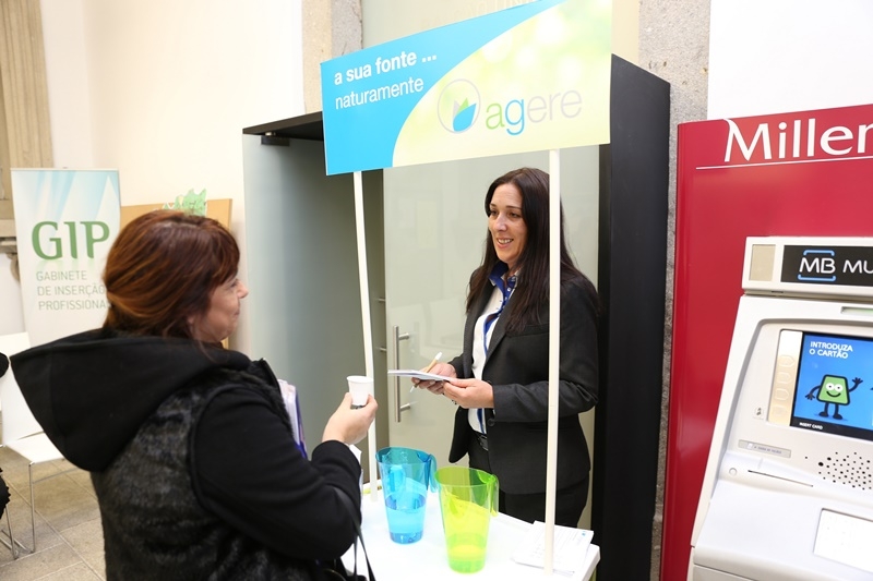AGERE incentiva consumo de água da rede pública