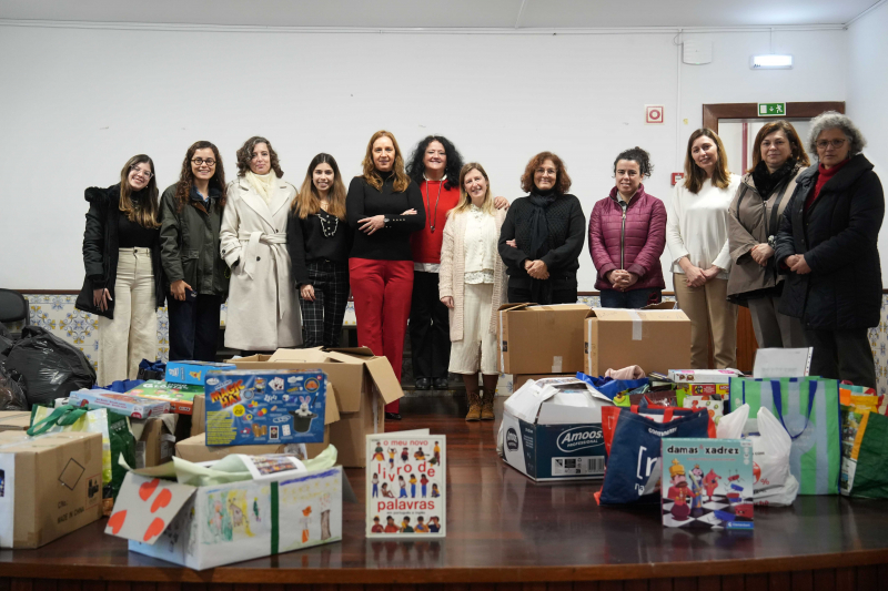 Projeto 'Bibliotecas Solidárias' recolheu bens para instituições