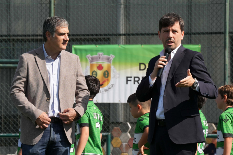 Novo relvado sintético coloca Polidesportivo de Esporões ao serviço da comunidade
