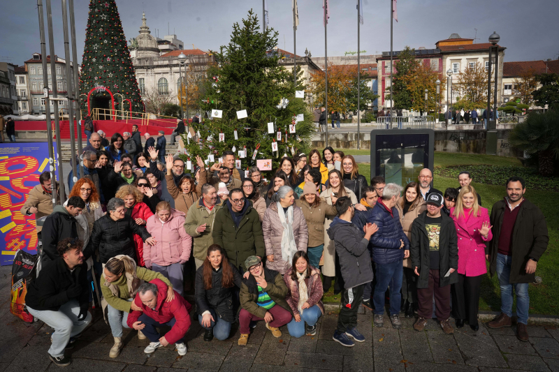 Árvore dos Sonhos de Natal inaugurada junto ao Posto de Turismo