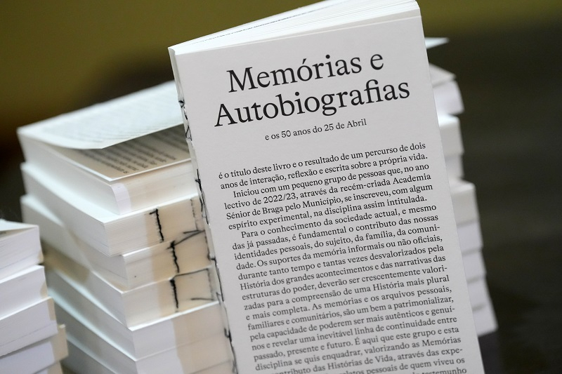Alunos da Academia Sénior de Braga publicam livro de “Memórias e Autobiografias”