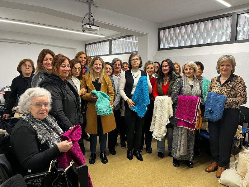 Academia Sénior de Braga entrega mais de meia centena de mantas e roupas à Associação São José