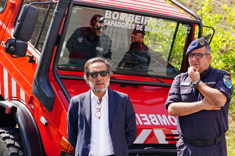 Novo ‘Unimog’ reforça capacidade operacional dos Bombeiros Sapadores de Braga