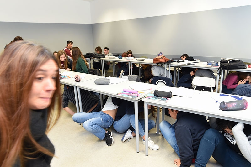 Alunos aprendem a agir em caso de sismo