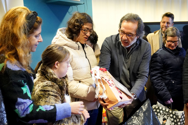 Entrega dos presentes da 7º edição da ´Árvore dos Sonhos de Natal´