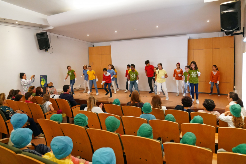 Câmara de Braga oferece livro sobre Direitos da Criança às escolas do concelho