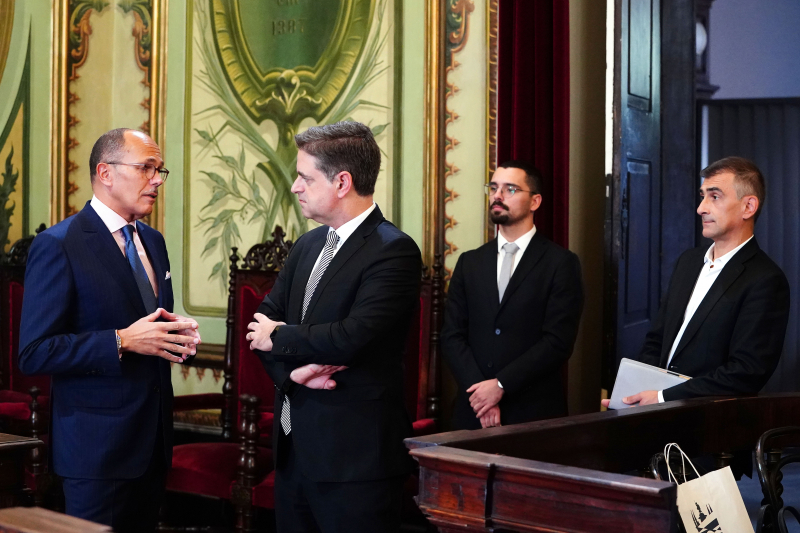 Embaixador de Marrocos recebido por Ricardo Rio