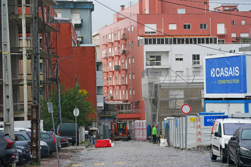 Troço da Rua Quinta da Armada temporariamente reaberto ao trânsito