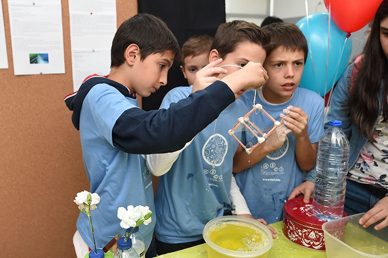 Pequenos cientistas assinalaram Dia do Agrupamento André Soares
