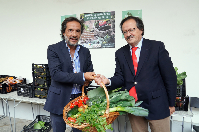 Protocolo entre Município e ATAHCA proporciona produtos agrícolas frescos aos colaboradores municipais