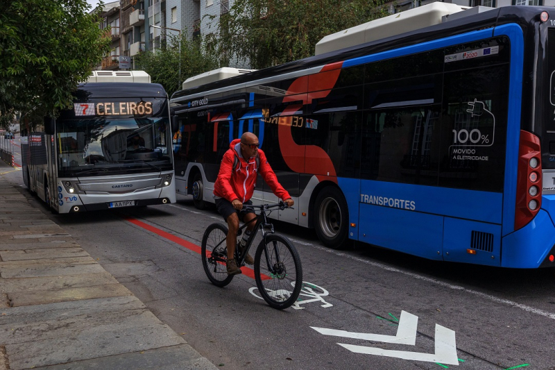 Município implementa modelo pop-up de vias partilhadas, redução de velocidade e criação de rede ciclável de ligação ao centro da Cidade