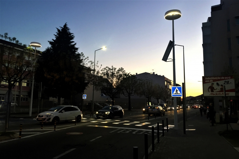 Luminárias inteligentes conectadas em Braga