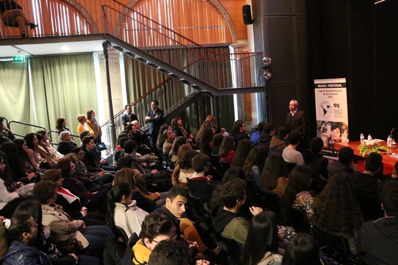 Alunos de Braga exploram mistérios do ‘Big Bang’