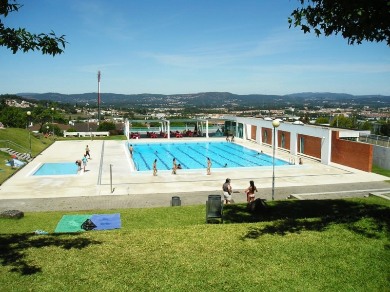Hasta pública para exploração dos bares das piscinas das Parretas e da Ponte
