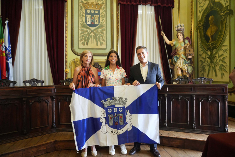 Ricardo Rio entregou bandeira da cidade de Braga à atleta Mariana Machado