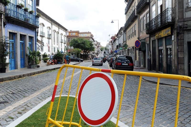 Condicionamentos à normal circulação de trânsito e estacionamento