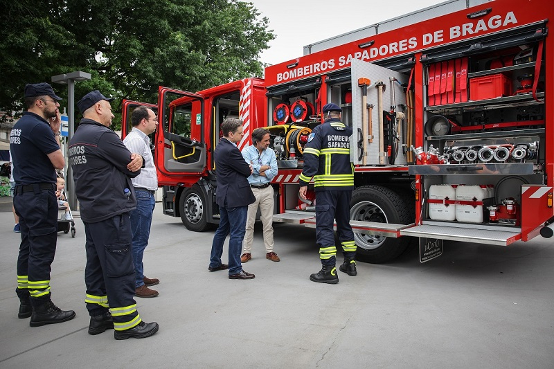 Bombeiros Sapadores de Braga têm nova viatura de combate a incêndios urbanos