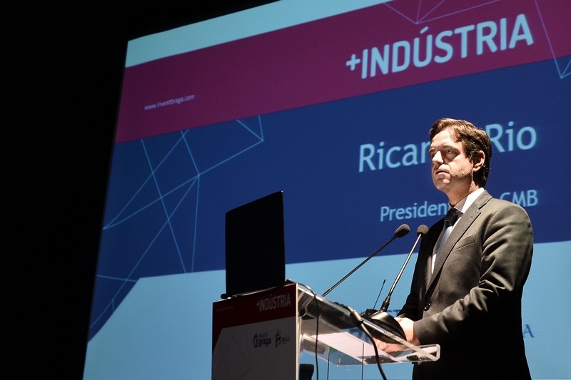 +Indústria garante investimento de 374 milhões de euros e a criação de 2.4 mil postos de trabalho até 2020